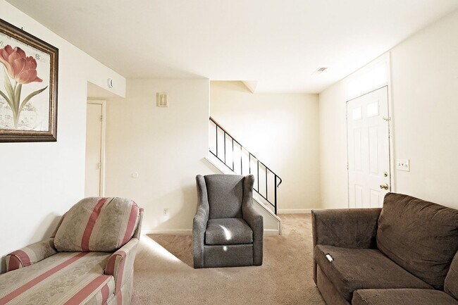 Building Photo - Pet-Friendly Duplex Near NGIC/DIA/NGA, CHO Airport, & Hollymead Town Center