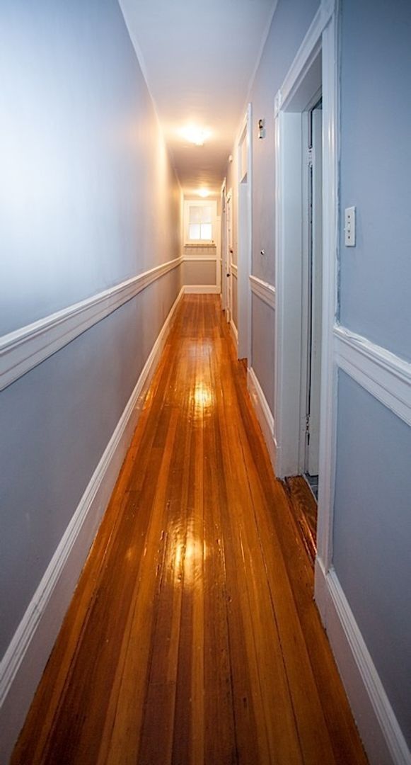 Building Photo - 3Br/1Bth in GREAT location!  Laundry in the building, new appliances.