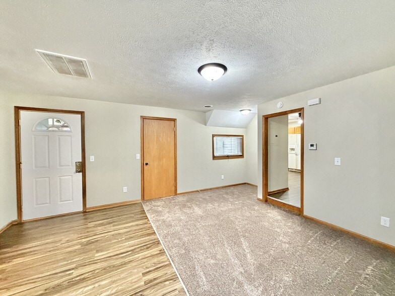 Building Photo - 167 S Jackson St