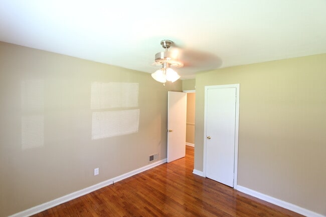 Building Photo - New On The Market!! Will not last long at ...