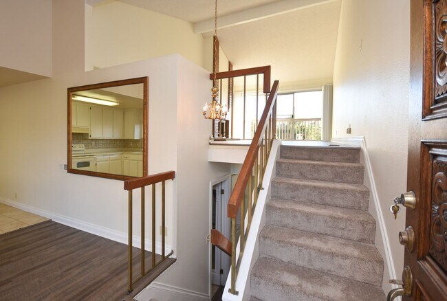 Building Photo - 3 BR Condo in Carlsbad! Close to Walking T...