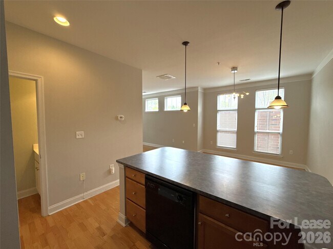 Building Photo - 534 Oakland Ave