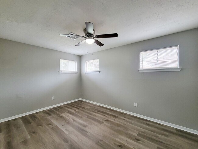 Building Photo - REMODELED 3 BEDROOM LEASE HOME WITH ALL THE UPGRADES THROUGHOUT. COME TAKE A LOOK AT THIS