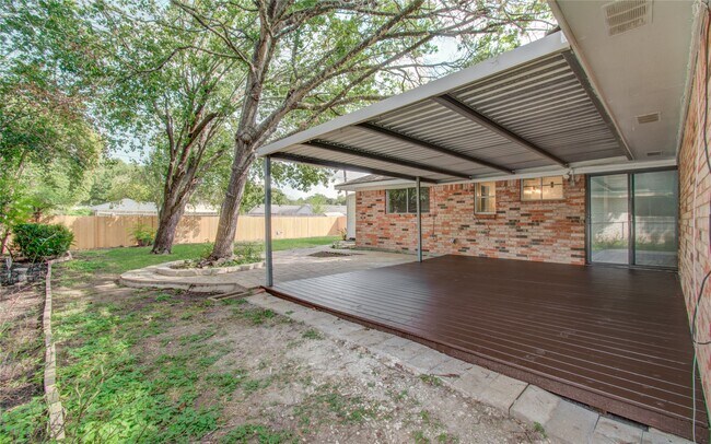 Building Photo - 1806 Cypress Dr