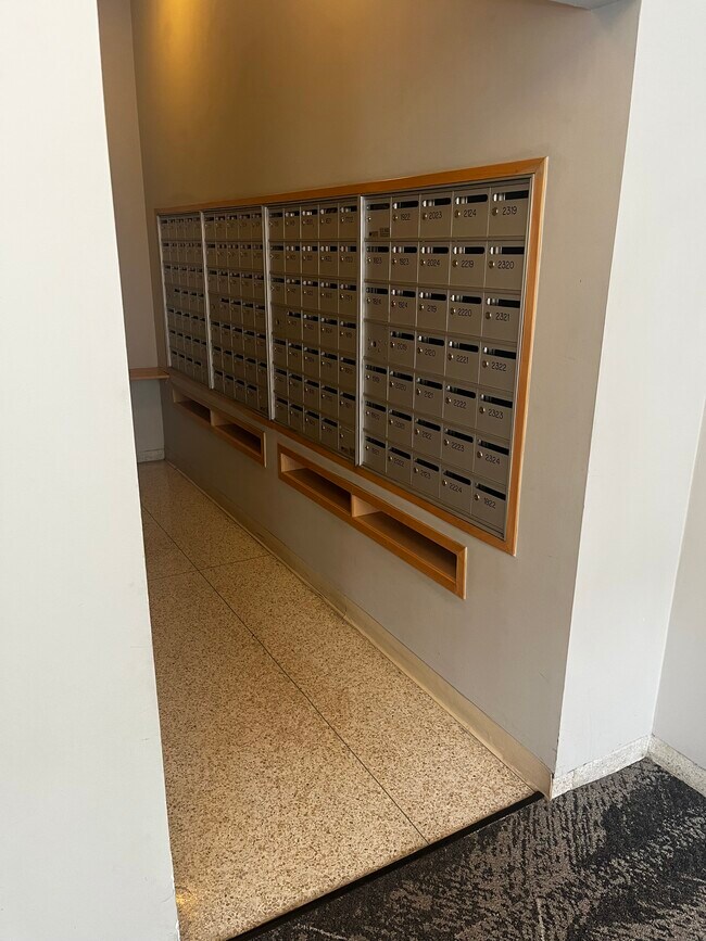 Building Photo - 3950 N Lake Shore Dr