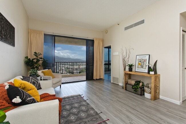 Building Photo - PENTHOUSE 2 Bed, 2 Bath, 2 Parking