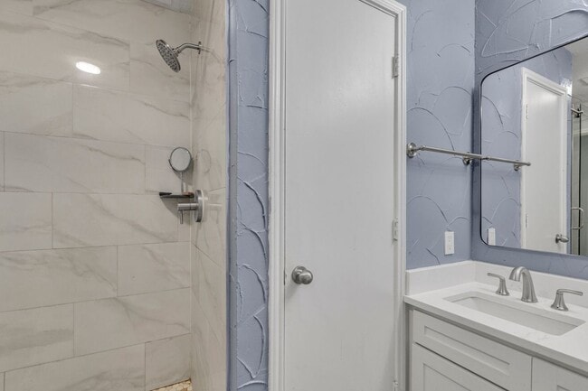 Building Photo - 8600 Coppertowne Ln