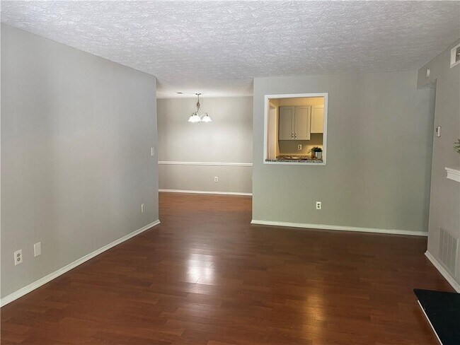 Building Photo - 1607 Augusta Dr