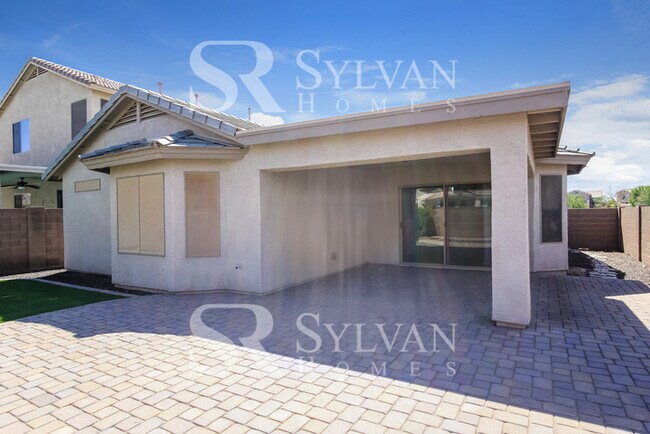 Building Photo - Pretty 4BR 2BA Home