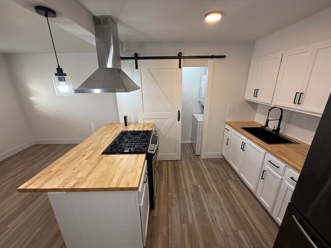 Building Photo - 122 Rio Rd