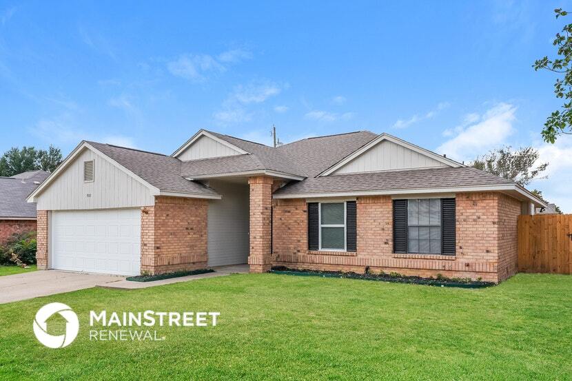 Building Photo - 900 Blewitt Dr