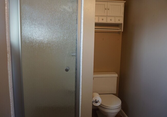 Building Photo - Quiet 4 Bedroom 2.5 Bath Taylorsville Home