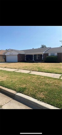 Building Photo - 8004 S Country Club Dr