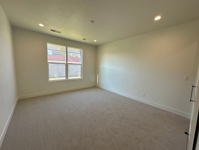Building Photo - Desert Horizon!! BEAUTIFUL BRAND NEW 4 bed...