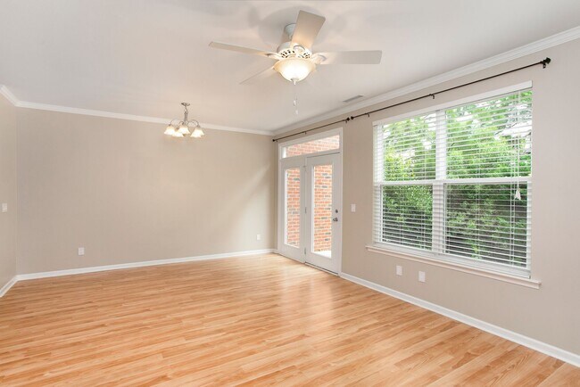 Building Photo - Gorgeous 2 Bedroom Townhome In Great West ...