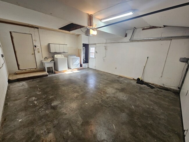Building Photo - Charming Castro Valley Home: Spacious Livi...