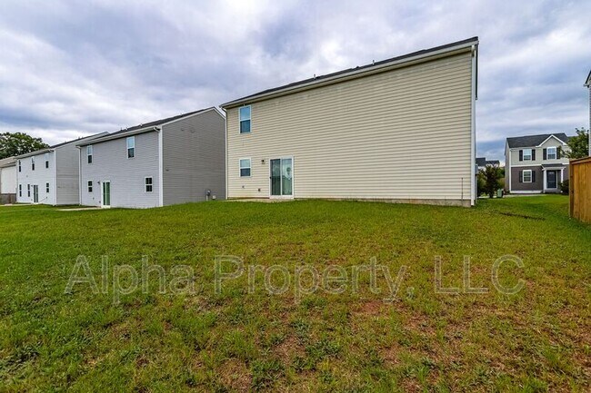 Building Photo - 10 Torrington Dr