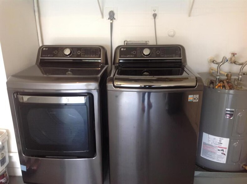 Building Photo - 1305 Periwinkle Pl