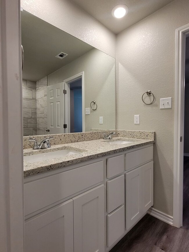 Building Photo - 1606 Pontotoc