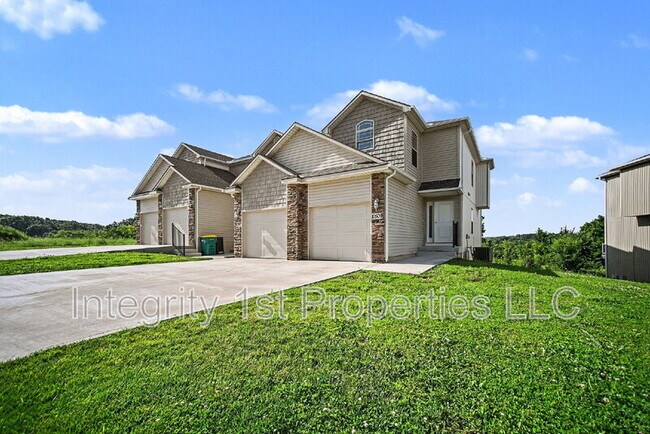 Building Photo - 10510 Clubhouse Dr