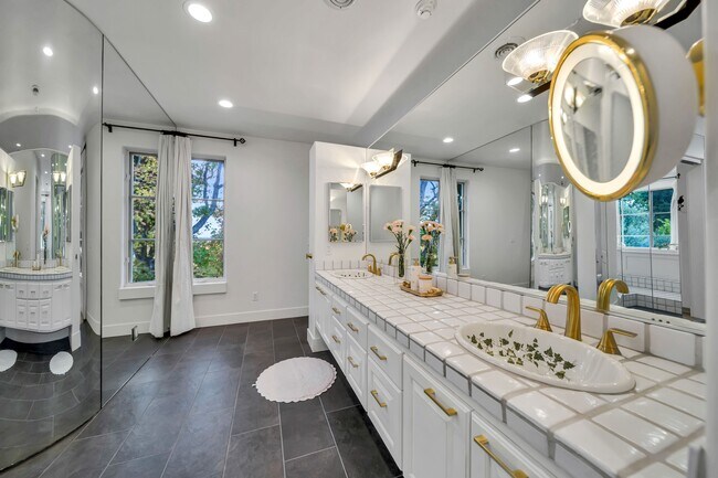 Building Photo - 1041 Las Amigas Rd