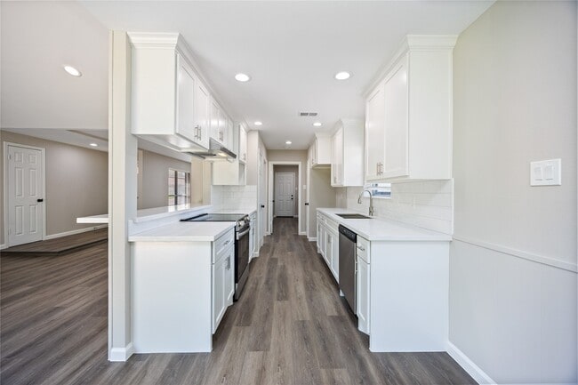 Building Photo - 8826 Tanager St