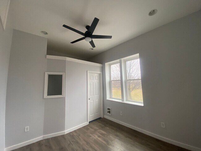 Building Photo - 4359-63 n 9th st