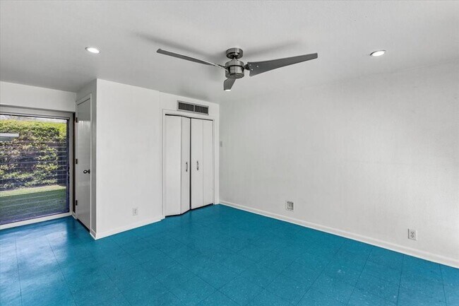 Building Photo - 1310 Harbor View Dr