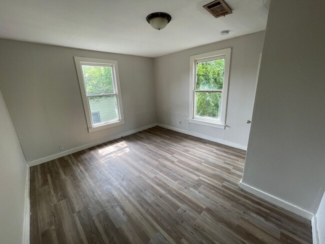 Building Photo - Remodeled 2 Bed Home