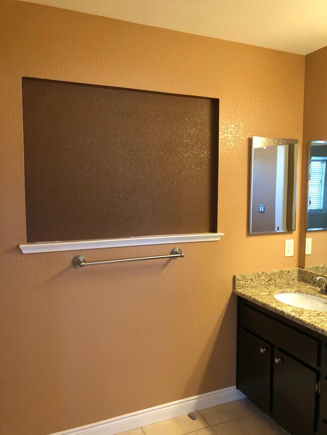 Building Photo - Cozy & Well-Maintained Home in a Peaceful ...
