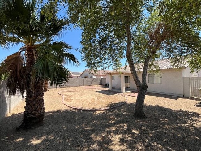 Building Photo - READY TO VIEW NOW! Spacious 3 Bed 2 Bath H...