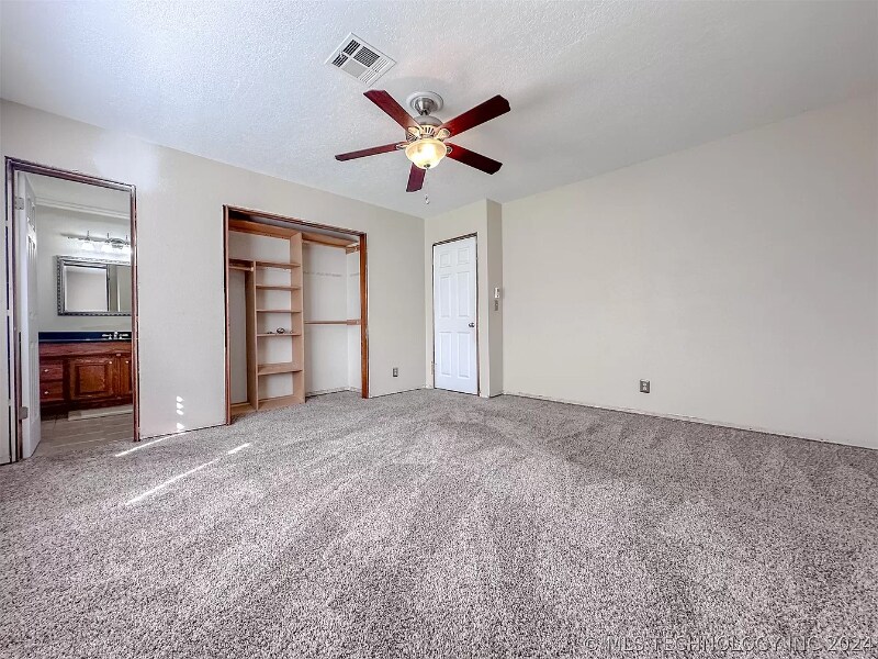 Building Photo - 2906 W 63rd St S