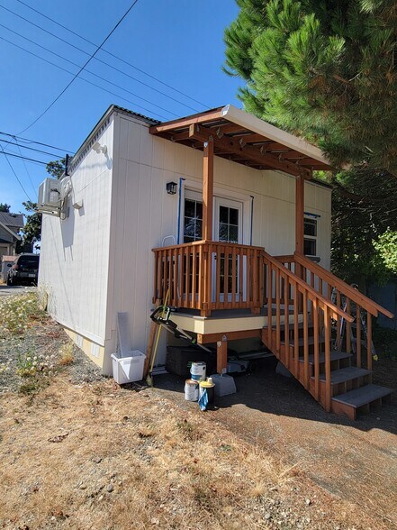 Building Photo - 608 E Wright Ave