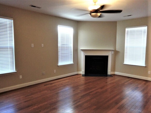 Building Photo - 126 Diploma Dr