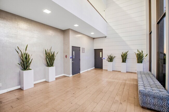 Building Photo - 1140 E Ocean Blvd