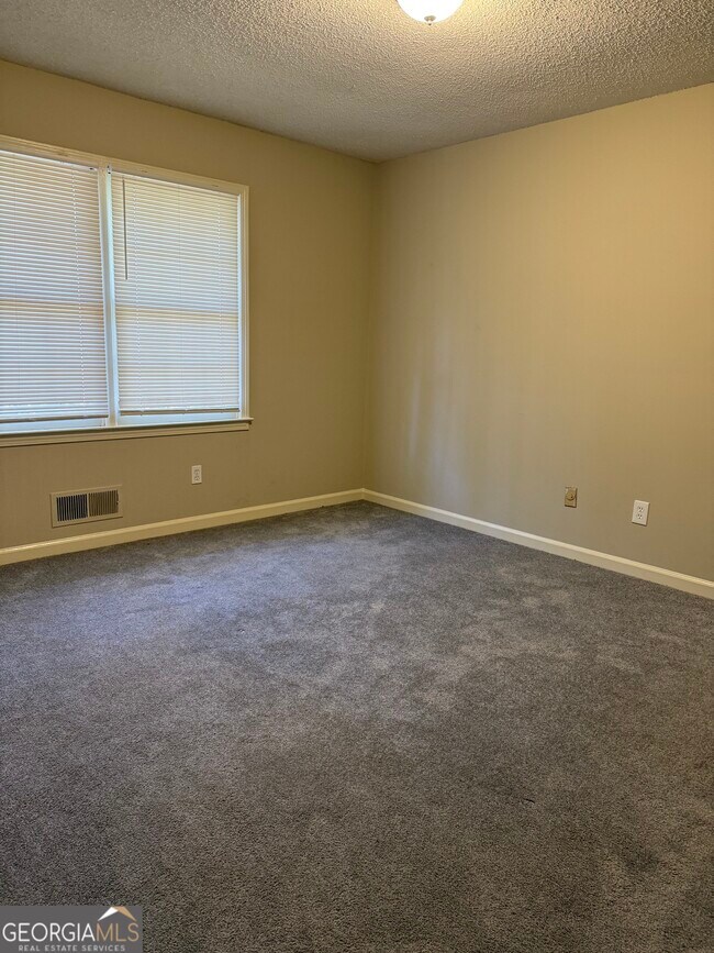 Building Photo - 4678 N Springs Ln