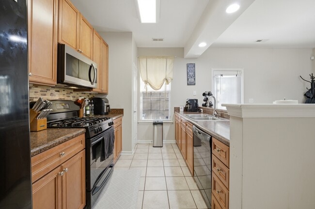 Building Photo - 5325 Brinsley Ln