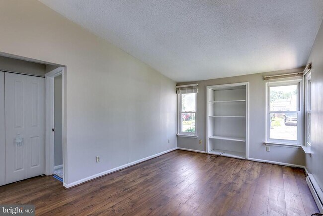 Building Photo - 816 Chadwick Cir