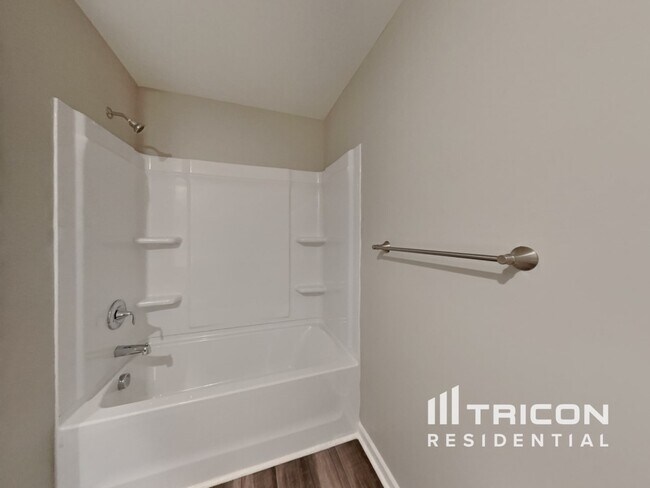 Building Photo - 141 Gladstone Loop