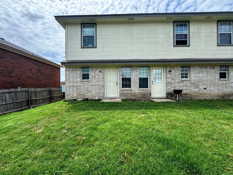 Building Photo - 4405 Abigail Dr