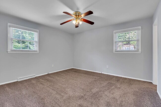 Building Photo - Spacious 3 Bedroom, 2 Bath Home with Dual Living Areas & Energy-Saving Solar Panels! $2,100/mo rent