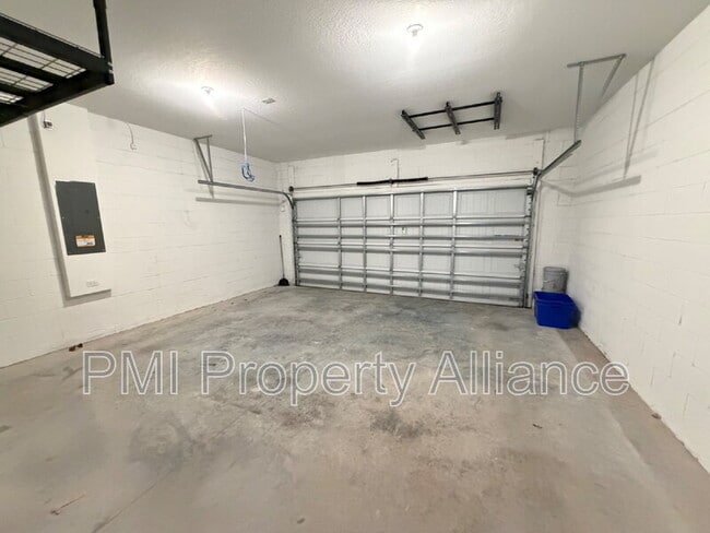 Building Photo - 2021 Hemingway Cir