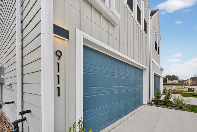 Building Photo - 9111 Highland Northern Wy