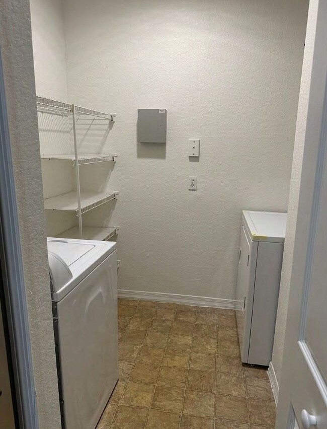 Building Photo - Gated 2 bedroom, 2 bath, Maitland Condo wi...