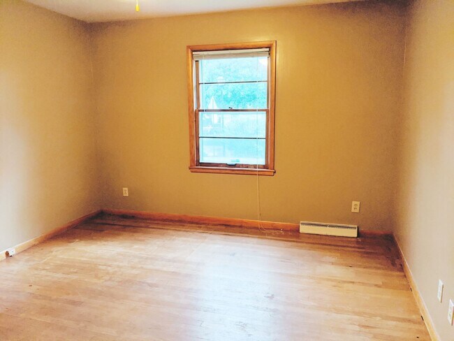 Building Photo - 208 S Hillsdale Dr