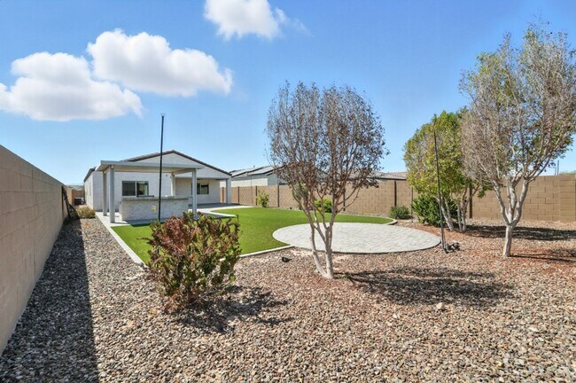 Building Photo - Stunning new build in Glendale, AZ!