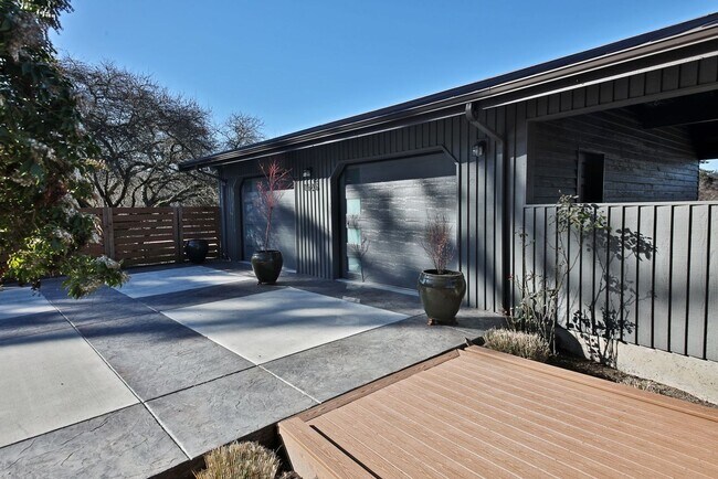 Building Photo - 1625 Dorsey Dr