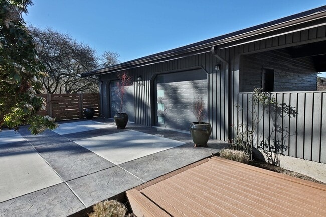 Building Photo - One Of A Kind Freeland Home with Two Seper...