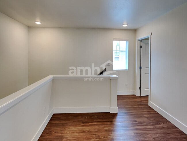 Building Photo - 33084 Ten Trails Pkwy