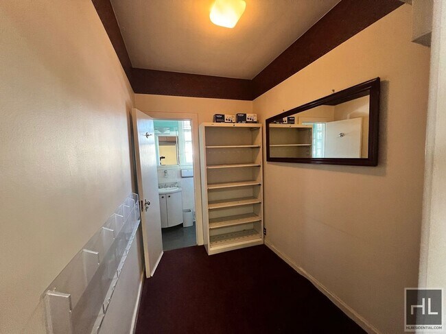 Building Photo - Medical Office available in New Dorp!
